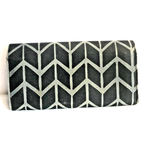 Malia Designs Fair Trade Wallet Gray Black Chevron Credit Card Organizer - Picture 2 of 6